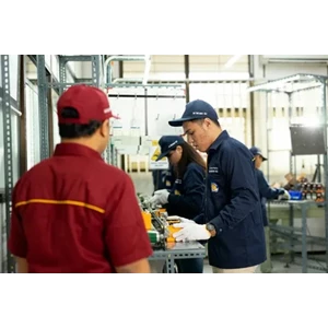 Karyawan Industri